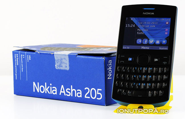 Nokia Asha 205: din păcate nu are WiFi